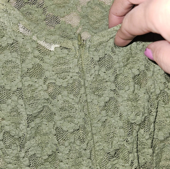 Saints + Secrets lace bodysuit medium - Picture 5 of 6